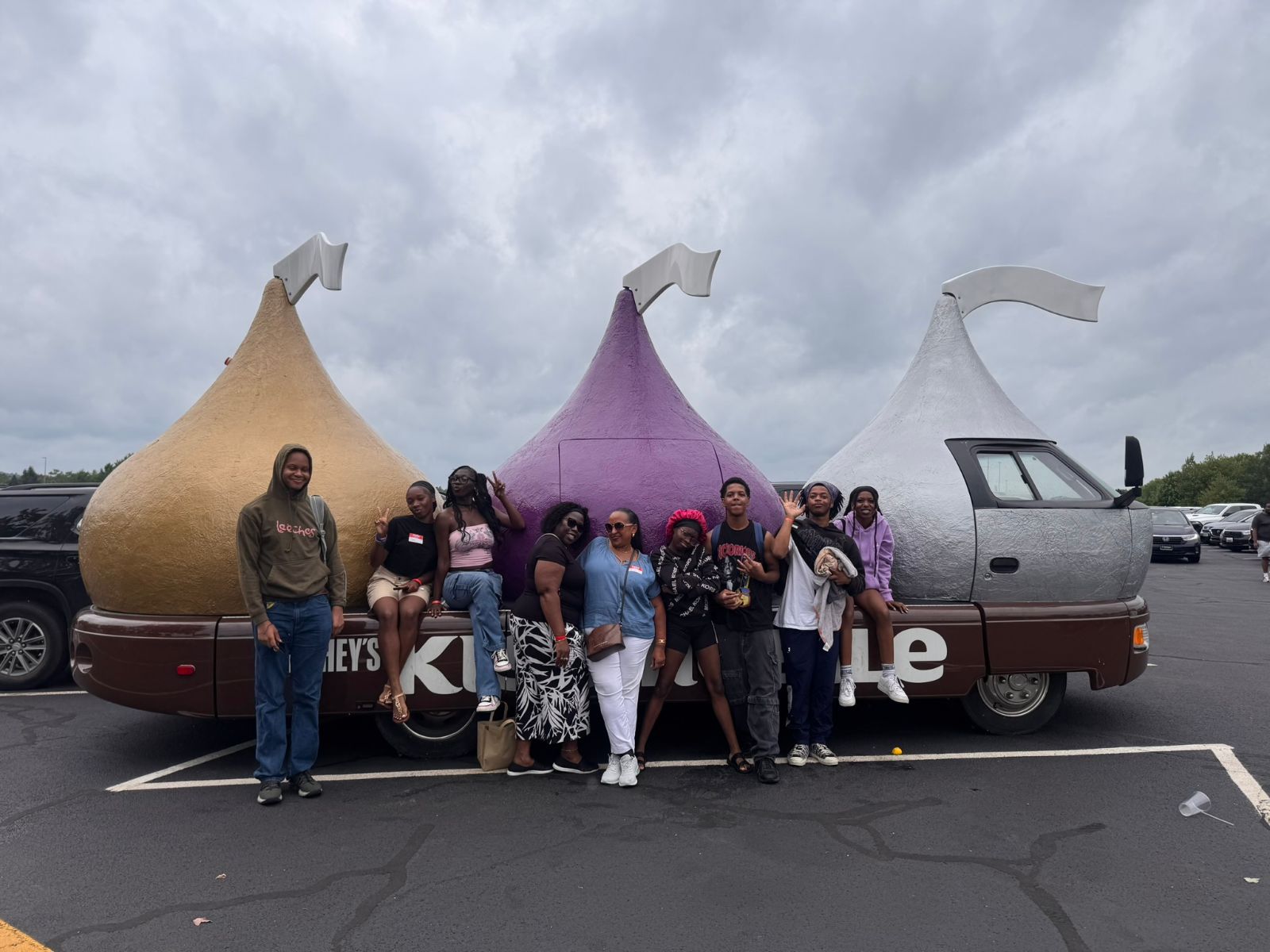 The full group outside Hersheypark